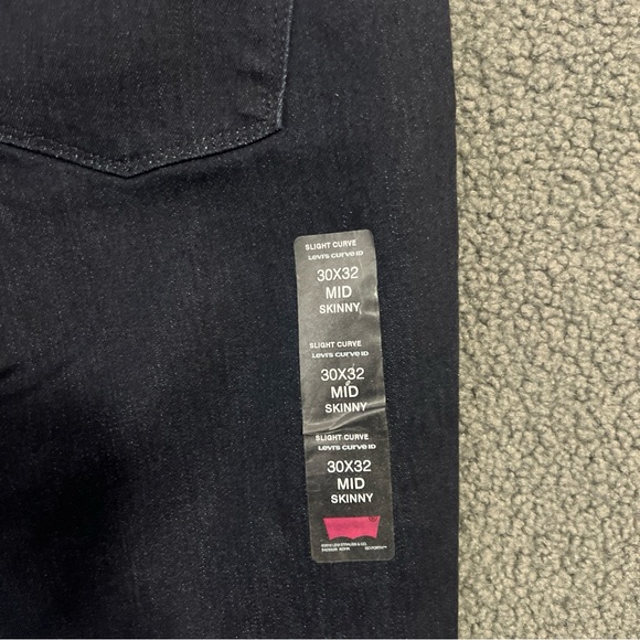 Levi’s Slight Curve Mid rise Skinny Brand New - Picture 8 of 10